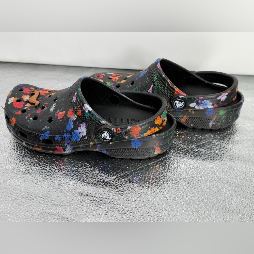 Crocs Classic Floral Clogs Black Multicolor Garden Print Women’s 6 / Men’s 4 - Picture 8 of 9